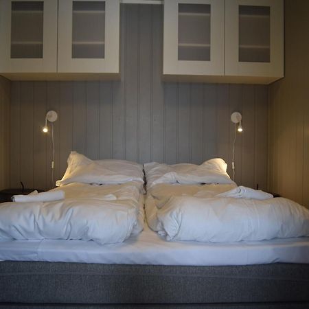 Nydelig Hytte Med Fantastisk Beliggenhet Ved Sjoen Villa Laupstad ภายนอก รูปภาพ