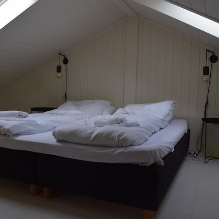 Nydelig Hytte Med Fantastisk Beliggenhet Ved Sjoen Villa Laupstad ภายนอก รูปภาพ