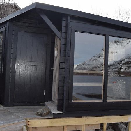 Nydelig Hytte Med Fantastisk Beliggenhet Ved Sjoen Villa Laupstad ภายนอก รูปภาพ