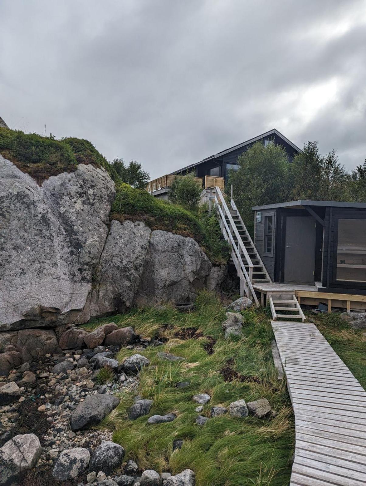 Nydelig Hytte Med Fantastisk Beliggenhet Ved Sjoen Villa Laupstad ภายนอก รูปภาพ