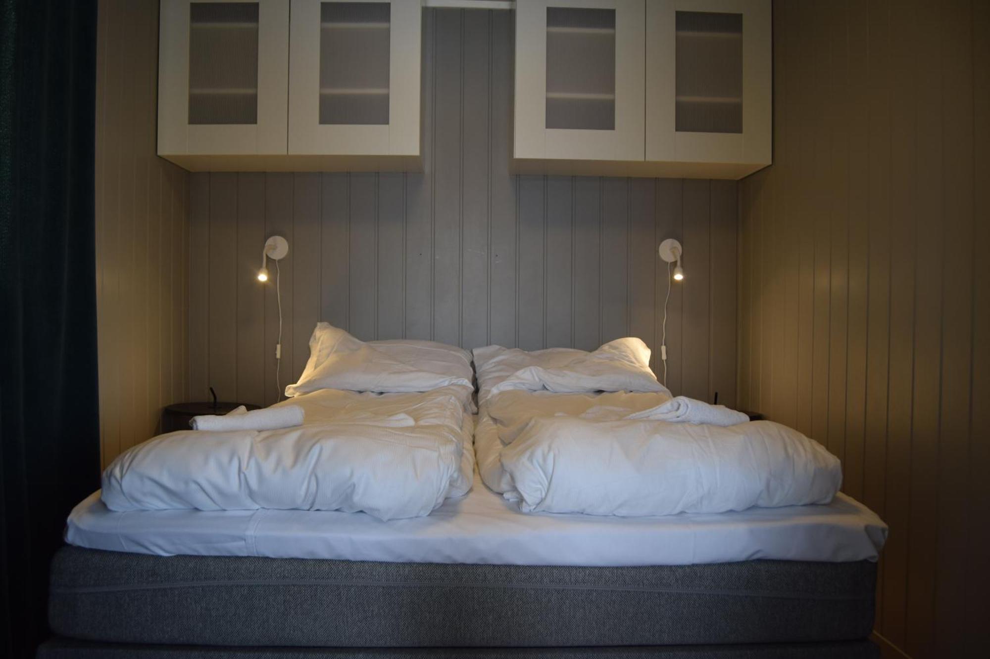 Nydelig Hytte Med Fantastisk Beliggenhet Ved Sjoen Villa Laupstad ภายนอก รูปภาพ